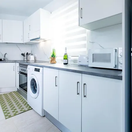 Bright Flores 1l With Pool Apartamento *