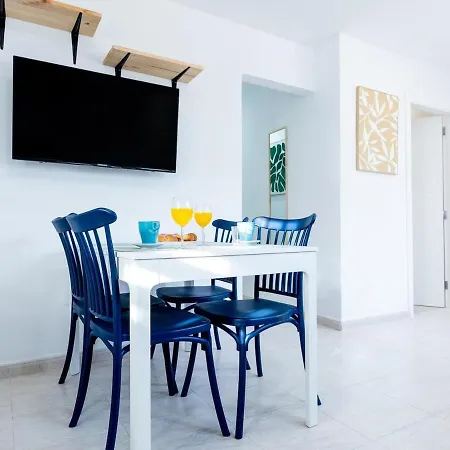 Bright Flores 1l With Pool Appartamento *
